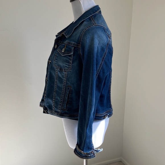 KanCan medium wash cropped classic jean jacket - Picture 5 of 9